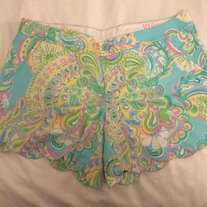 Lilly Pulitzer paisley Shorely double trouble buttercup scalloped short